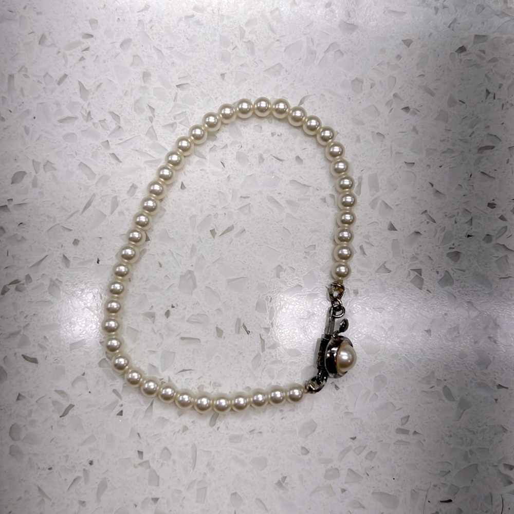 Fresh water white pearl bracelet